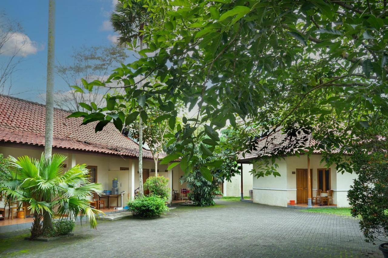 Front One Resort Indraloka Temanggung 外观 照片